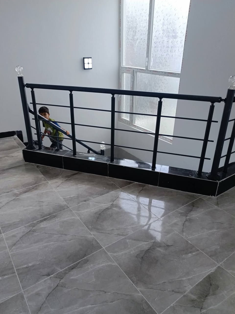 السلام عليكم يوجد كادر كامل
نشتغل شغل درجة أو بكل شيء
تنظيف بيوت إنقاذ غسل بيوت تفليش وكل شيء
صب لاش تعديل بيوت تنزيل مواد للتواصل عله هذا الرقم***********
