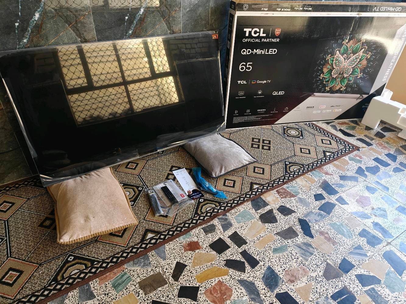 شاشة tcl c6k منلد حجم 65 اخت الجديدة بعدها بلاصق الشركة استخدام جدا قليل مع كافة ملحقاته للبيع السعر 900 الف مجال جدا بسيط عنواني بغداد اي استفسار عالرقم ***********