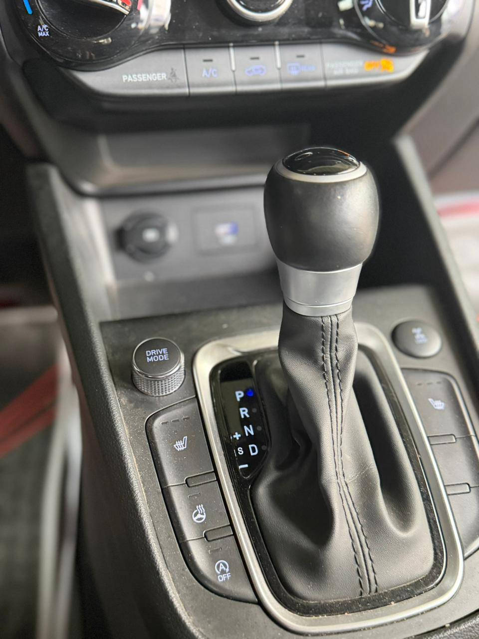 السلام عليكم للبيع كونا 2023 وارد امريكي حادث جاملغ وبنيد وبيها طخة بل باب الخلفي
فور ويل بصمه ويل كب كشن حار ستيرن تدفأه فول ماعدا الفتحة رادار جانبي لد امامي
drive mode
ماشيه :32
رقم بغداد 
للاستفسار ***********
