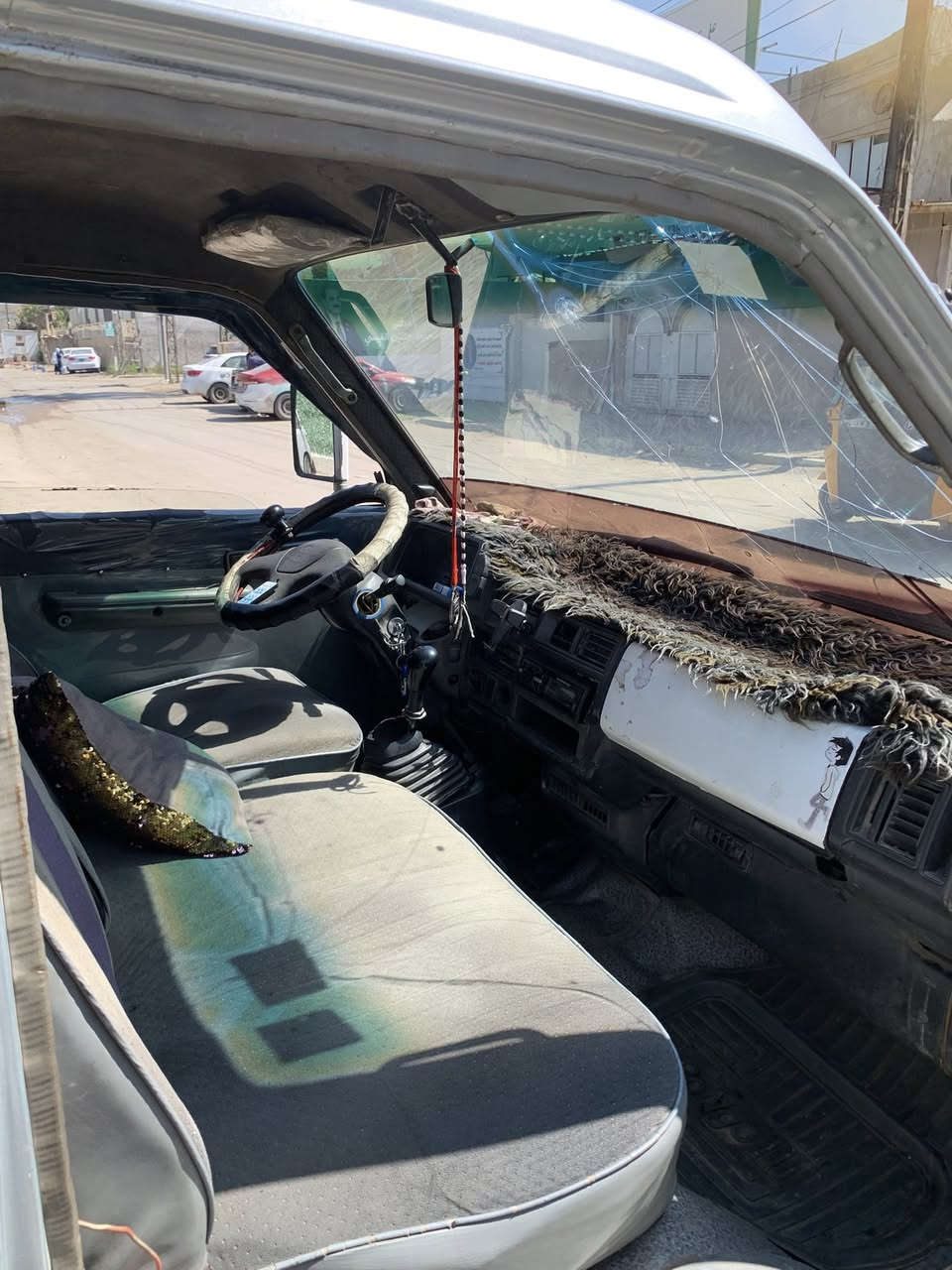 سلام عليكم بستا للبيع موديل 94 سياره مكفوله كير محرك مجفت  جديده كهربائيات كله شغاله  خير من الله بم جديد شواصي نضيفه دوشمه جديده سياره كبل للشارع اي نقص مابيه *********** السعر 48 وبيه مجال
