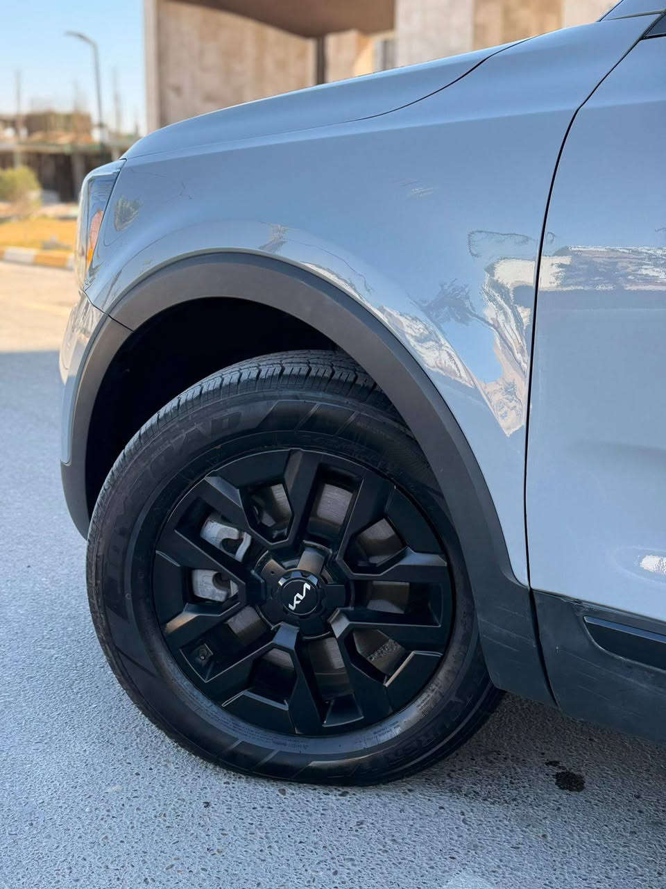 كيا تيلورايد SX 2024 للبيع
السيارة بدون صبغ و بدون إيرباك 
حادثها باب السائق و التي خلفها مبدل نفس اللون 
ماشيه 18.000 ميل
لون مميز + داخل مشمشي
المواصفات :
1) سلايد امامي + فتحة خلفية
2) كشنات جلد تدفئة + تبريد
3) كشنات Vip منفصلة
4) سستم سماعات هارمن
5) شاشة كبيرة دجتال نظامين ثيم كلاسك و مودرن
6) مري شفط + اشارة + كامرة بالمري
7) كامرات 360 درجة 
8) حساسات امامية + خلفية + جانبية 
9) رادارات امامية + خلفية + جانبية
10) 5 أنظمة قيادة
11) اوتو هولد + هاند بريك بصمة 
12) تحكمات ستيرن كاملة
13) 3 قطع تبريد 
14) بردات خلفية 
13) مساج كشن السائق
14) تنبيه رجاج ستيرن
15) محرك 3800 + كير 8 نمر
16) تخمين تايرات عادي + جبلي 
للتواصل ***********
السعر 365 ورقة و بيها مجال 
مكان السيارة بغداد العامرية
