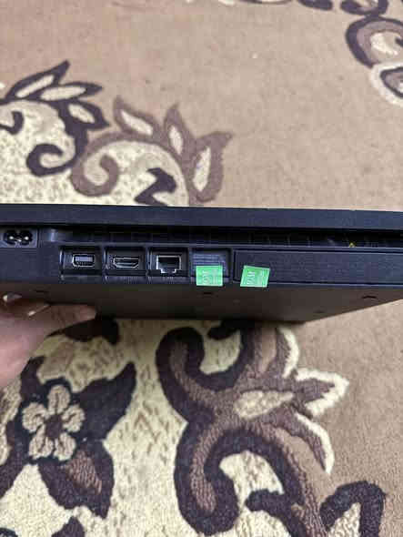 بلي فور سلم اولاين نضافه 100% دبل جوستك 
مع قرص GTA 5 وكآمل ملحقاته استخدام شهر السعر 350 وبي مجال للتواصل على الرقم ***********
