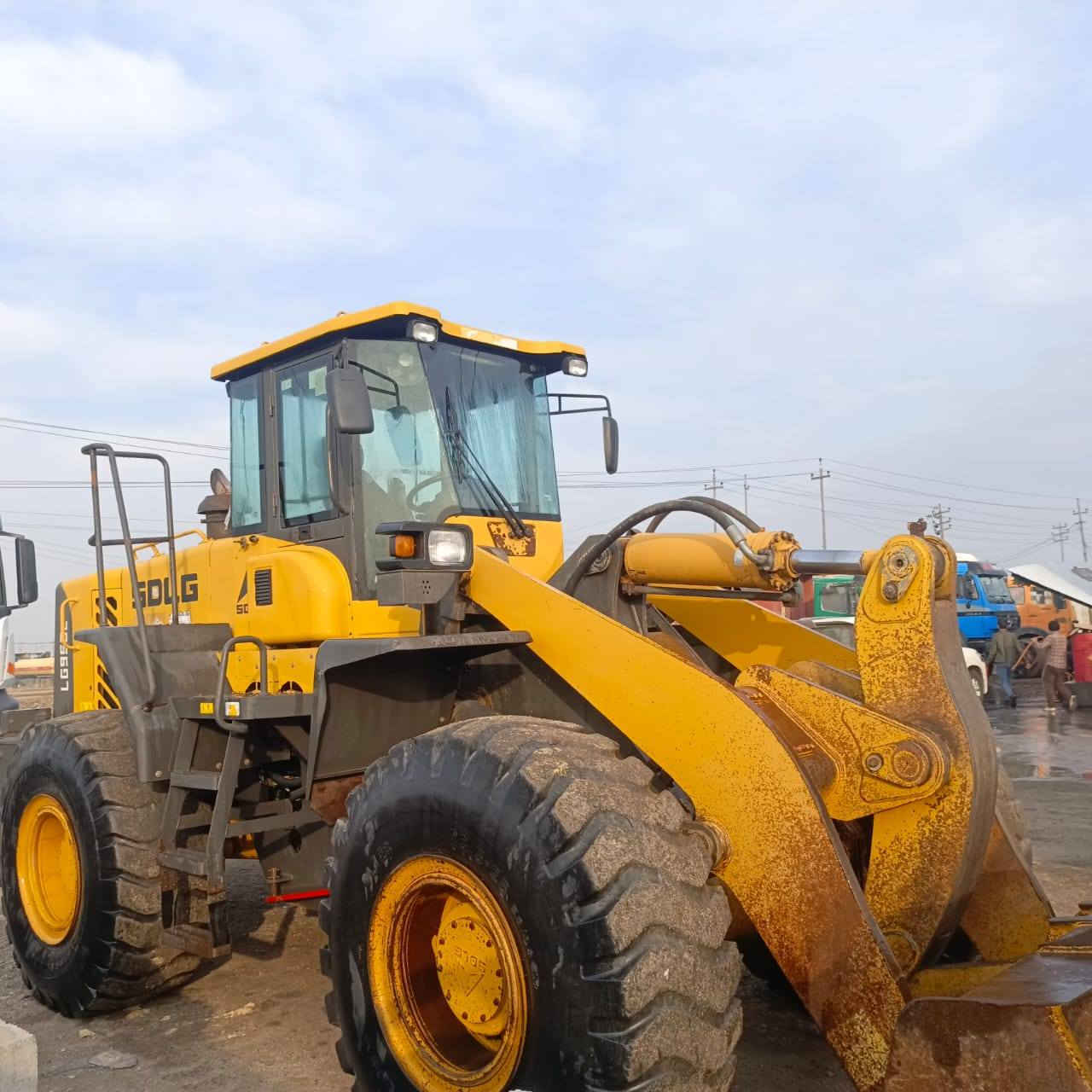 السلام عليكم للبيع شفل صيني حجم 56 شركه درب البحار موديل 2015 مكينه جديده بمعنئ الكلمه المكان العماره للاستفسار اتصل علئ الرقم ***********
