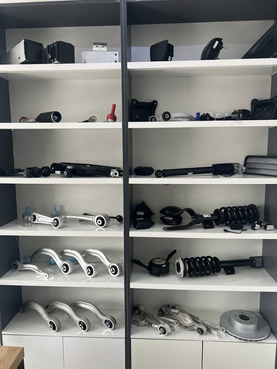 السلام عليكم اخوان
جميع قطع غيار تخص TESLA متوفره بشركة Evparts.iq 
لتجارة قطع غيار السيارات الكهربائيه اسعارنه جدا مناسبه 
وكواليتي مضمون 
موقعنا بغداد الغزالية بجانب شركة تويوتا ساز
***********📞
***********
***********
