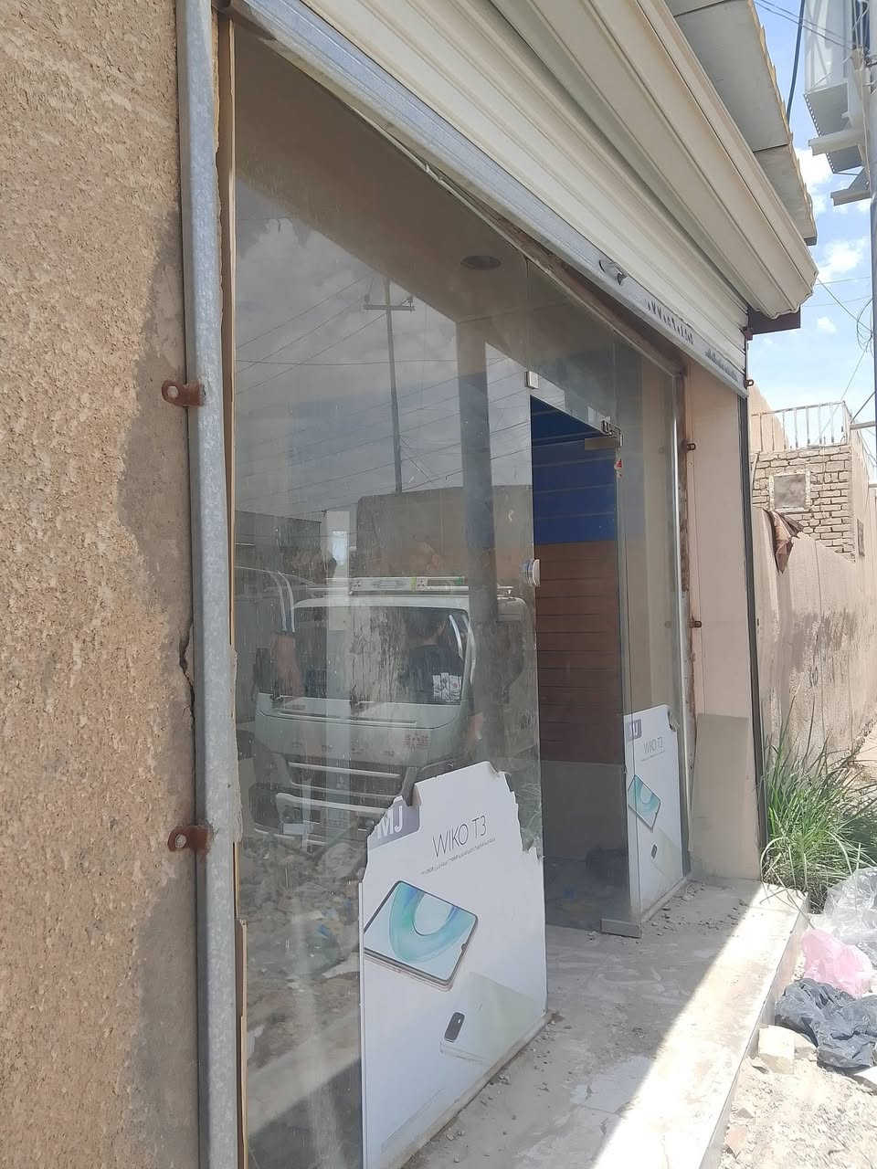 سلام عليكم كبنگ وجام للبيع مكان ميسان حي المعلمين ***********
نضيف جدا وسعر مناسب ان شاء الله من تجي وتشوف اطيك السعر شرط النظافه 
عرض 4 متر وارتفاع 3 ونص 
والجام نضيف كلش والباب الجك ماله شغال ما بيه اي عيب
