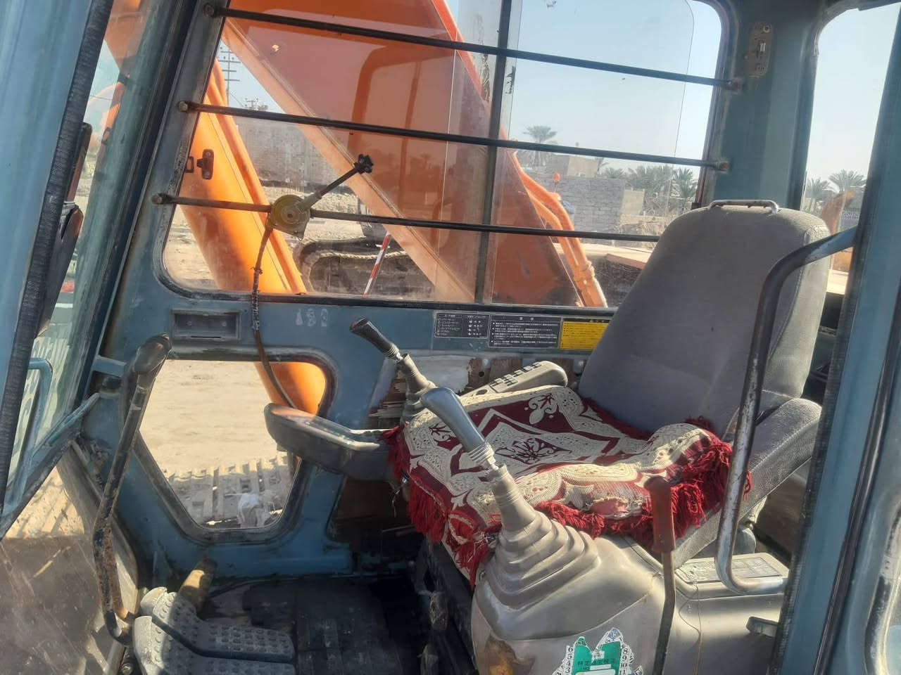 سلام عليكم حفارتين للبيع تو موديل 93 جاهزات للعمل صرف جدد رقم الهاتف ***********
