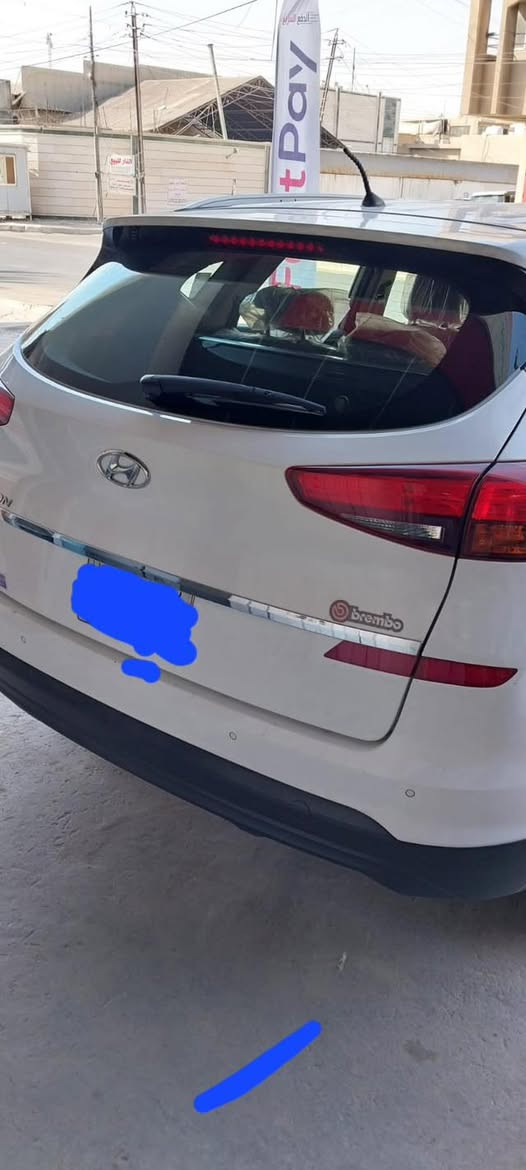 السلام عليكم 
توسان لون أبيض خلجية 2019
فول ما عدة الفتحة 
ماشية 128 كيلو 
السيارة كفالة عامة بس بيها 4 صابع بارد بـ باب مال سايق و 4 صابع بارد ب باب مال سكن 
موصفاتها: 
خمس عدسات 
مري شفط 
كامرة خلفية 
شاشة جبيره 
وموصفات الخليجي معروفة بعد
مكانها بغداد شارع فلسطين  
السعر: 210 وبيها مجال
رقم : ***********
