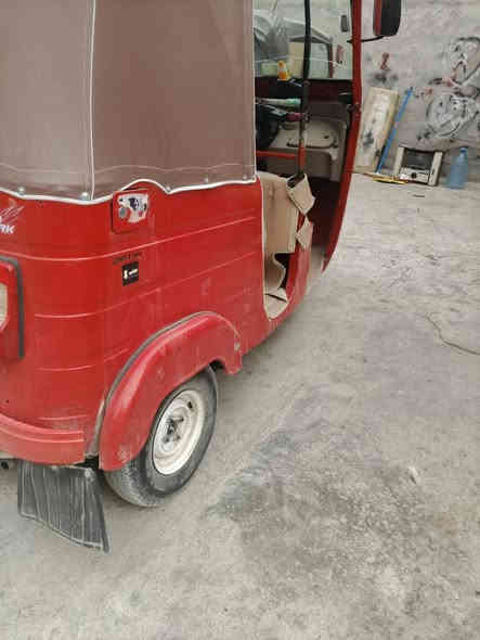 سلام عليكم تكتك موديل 18سنويه الوحات نكليزي باسمي تحويل مباشر تكتك جاهزة برغي ما معمره خياسات مصبوغه عام جماليه تكتك حلوه وجاهزة كبل لشارع سعر 4ونص وبيهة مجال مكاني كربلاء المقدسة رقم*********** شراي يخابر بي خير ويدللل
