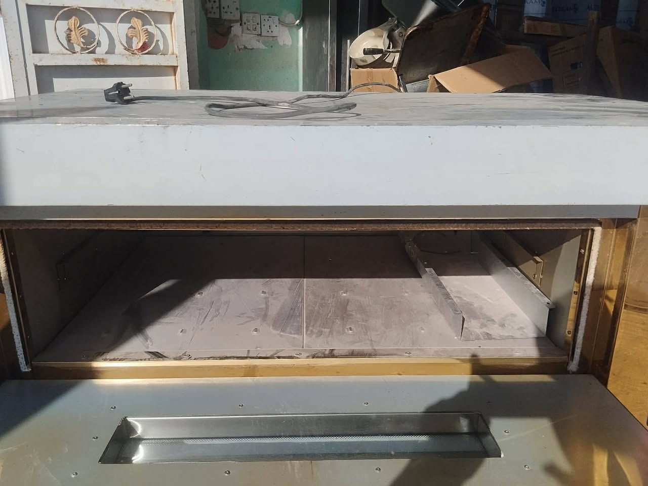 السلام عليكم 

غراض مطعم للبيع نظيفات جدا 

فرن طبقي خانه وحده نظيف جدا 
عجانه تركيه لولبيه نظيفه جدا 
كريل بركر مع قلايه فنكر نظيف جدا 

***********
***********
