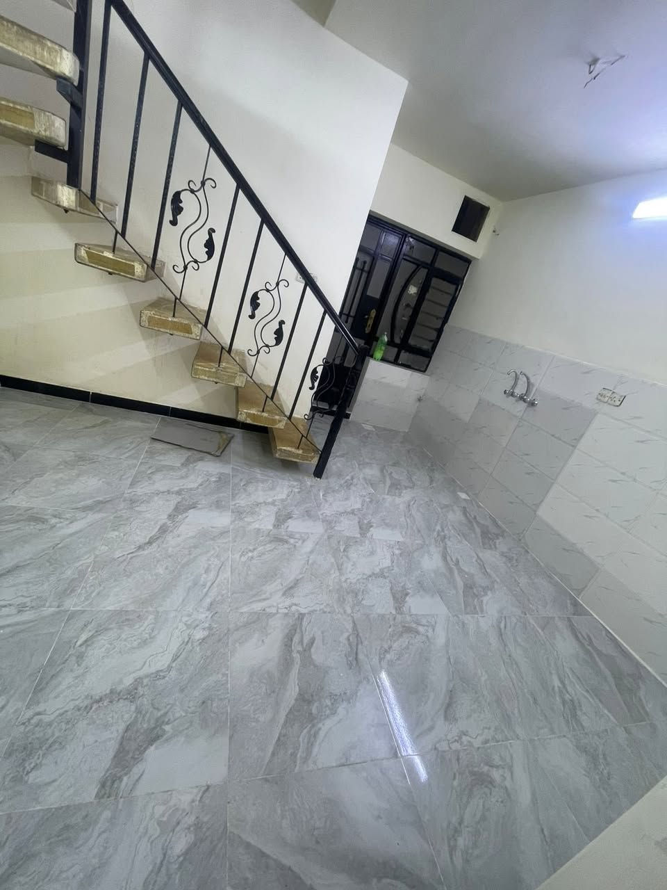 للإيجار في السيدية 🏠

📍 الموقع: السيدية – عرض شارع 15

📐 دار المساحة: 50 متر

🔹 مواصفات الدار:

غرفتين نوم 🛏️

صالة 

مطبخ 🍽️

خدمات كاملة 🚿

✨ الدار نظيف جداً وجاهز للسكن فوراً

الأيجار 750 ألف

📞 للاستفسار أكثر

  الاتصال على الرقم:  
***********6
