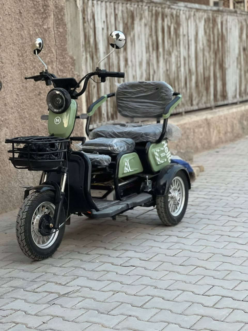 سلام عليكم شباب دراجه ثلاث عجلات اللبيع دراجه زيرو زيرو بعدها استخدامها 10يوم فقط وصل شراء موجود دراجه بعدها زيرو كل غراضها كامله وجاهزه تجي وتفحص وشوف بعينك كل عيب ونقص مابيها. مواصفاتها تخبل 

الموديل 2026
بطاريات 5دبل 
النوع 3عجلات 
السرع 1.2.3
المقاعد 3 ووصير ثنين وصير نفر واحد 
تشغيل عن بعد 
جهاز انذار السرقه 
تشغيل عن طريق الكارت 
بصمات سويجات كارتات كلها كامله 
بريكات 3 بل رجل وثنين بل أيد 
كرسي متحرك 
سله خلفيه وسله اماميه 
اشاير رباعيه
تايرات جوبلس 
بريكاتها بل مكان 
دراجه مشحونه 3 مرات فقط 

اي استفسار اتصال 
***********
العنوان بغداد
