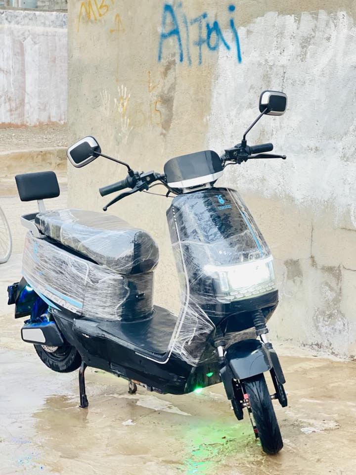 سلام عليكم
ماطور شحن 
نوع /بومه بوليسي
بطاريه حجم كبير 6
تاير جبلي
ملف/3000
مديل 25
استعمال /2اشهر 
سعر /اتصل على رقم 
***********
