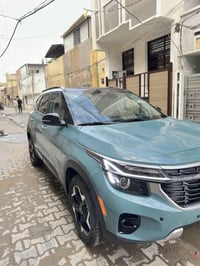 كيا سيليتوز موديل 2025 تو كلر لون مميز عداد المسافه 8000 بعدهه بوضع ال...