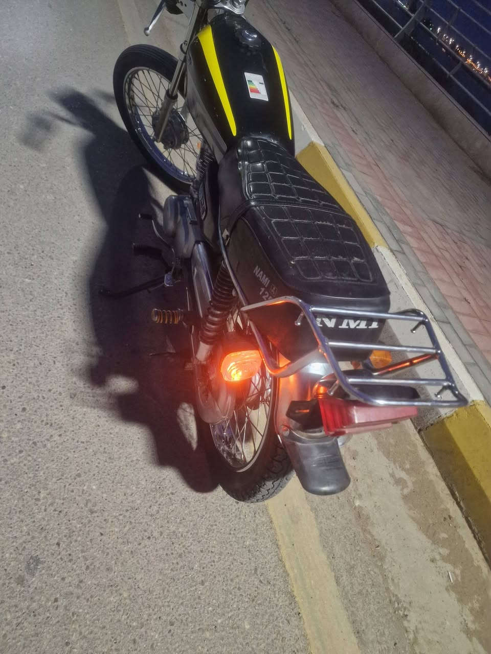 اربعة كير شاصي 14 ومكينة 21  نضيفة أوراق اصولي شوي أوراقهة بيهن شكوك مكاني كوت سعر 500 وبيها مجال قليل


**إذا كنت صاحب هذا الإعلان وتريد حذفه لأي سبب، رجاءا أرسل رسالة إلى الدعم الفني**