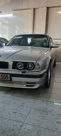 بي ام 525i • ١٩٩٢ • داخل جلد