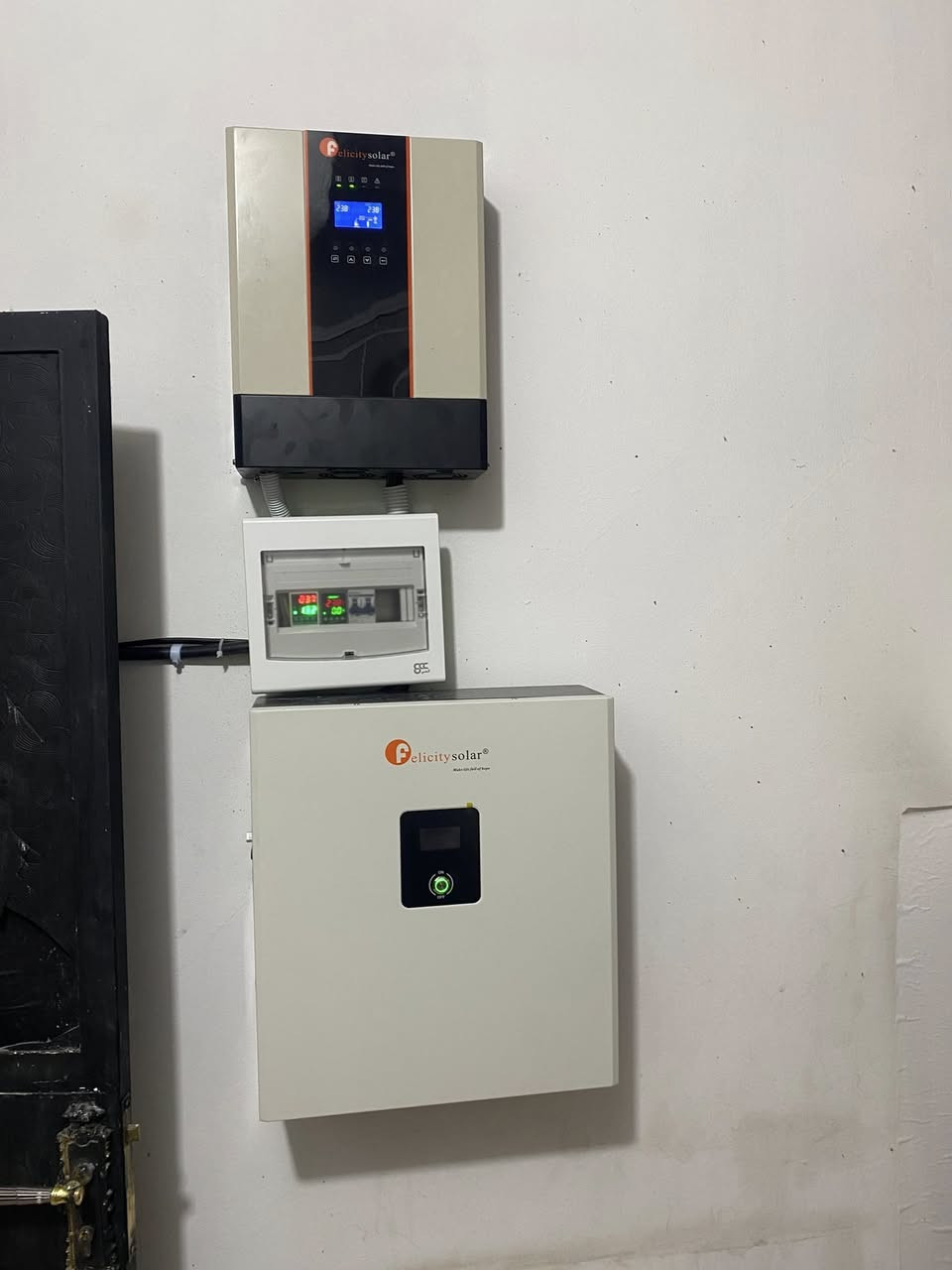 تم تنصيب 4 منضومات طاقة شمسية 10 نهارآ 8 ليلآ 🔜
لكل بيت منضومة تتكون من 5 الواح لونجي 615w ضمان 12 سنة☑️
انفيرتر فيليستي 5kw 20A ضمان 3 سنة✅
انفيرتر كرواط 6kw ضمان 3 سنة☑️
بطارية فيليستي 5kw  دورة6000 ضمان 4 سنة حقيقي✅

(تكلفة المنضومة 3,000)✔️✔️✔️
📱***********
📱***********
