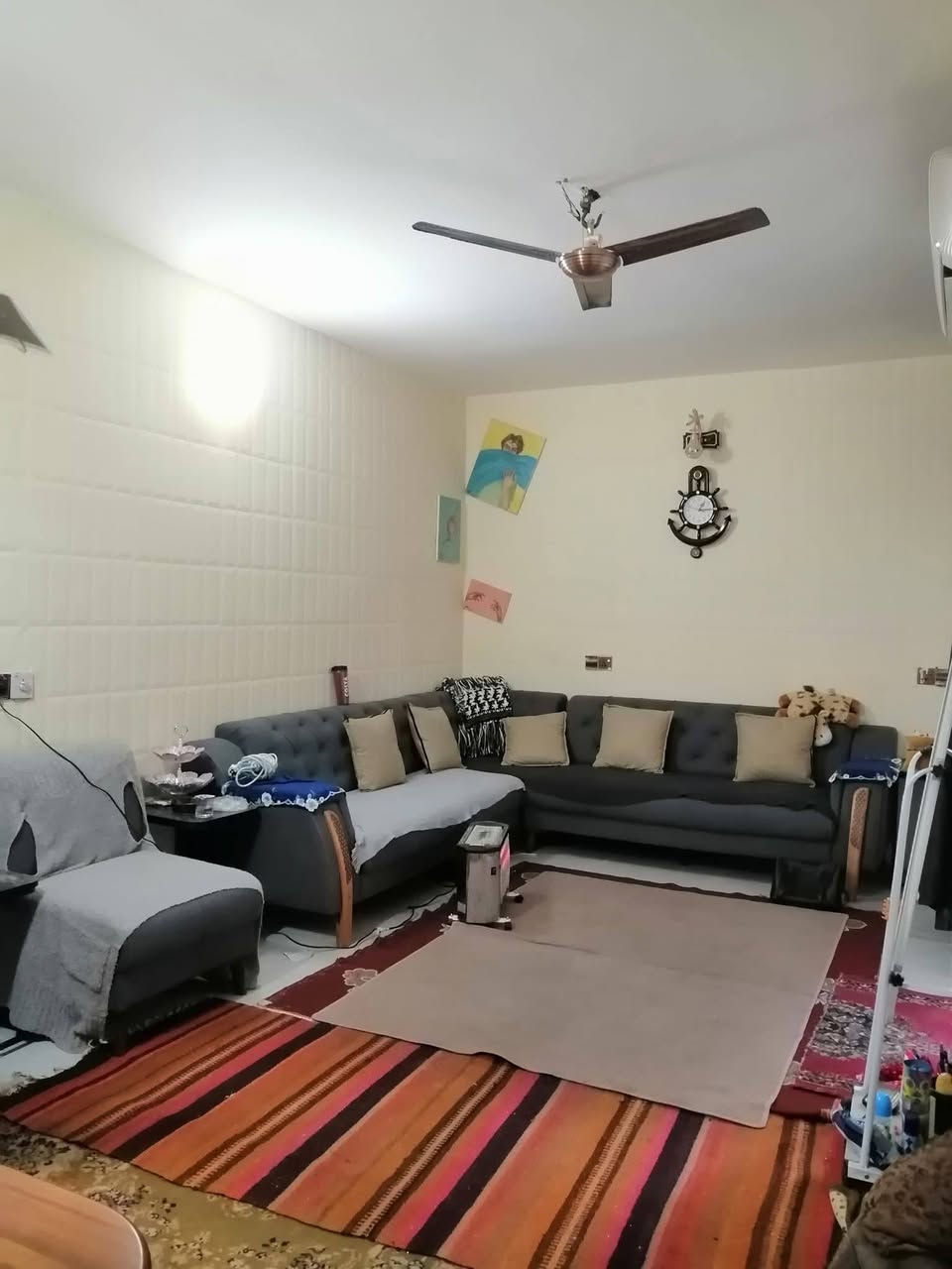 بيت للبيع
منطقة البياع شارع ١٤ قريب على معارض السيارات بظهره شارع ١٣ التجاري قريب جدا على تربية الكرخ الثانية.. سوق شارع ٢٠..يفيد للسكن  او الاستثمار. ملك صرف مساحة ٦٠م واجهة ٢م بداية البيت ٢*٥ طرمة'و ٢*١٠ مطبخ وممر بعده  يصير ٦*٥ بيها صالة وحمام ومنور ودرج وغرفة فوق بالطابق العلوي باسمي شخصيا ...مكون من طرمة ومطبخ وصالة ومنور  ......السعر ١١٥مليون مع مجال بسيط  ...
من صاحبه مباشرة بدون دلال 
للإستفسار الإتصال واتساب على الرقم
***********
#الجميع #البيع #الشراء #الأيجار
