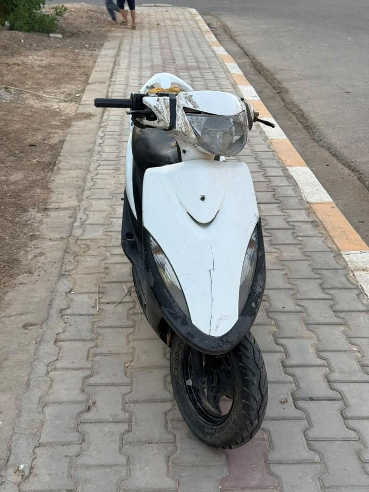 سلام عليكم دراجه ماكس عدله أبيع هندر واكف دراجه نضيفه بس متروكه سعر ٢٥٠وبي مجال حك الجيه مكاني ميسان العماره تواصل فقط رقم***********
