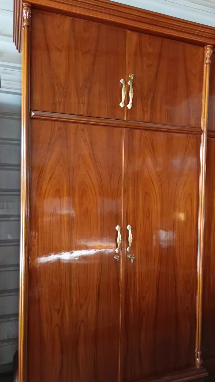 السلام عليكم غرفه ست بيبان مقطعه كل باب الوحده الظهر چرچوبه براغي الفرشيه بلوك صاج 4 ملم حقيقي الوجه صاج 5 ملم حقيقي السعر مليونين معه الشد ونقل مجاني داخل بغداد يوجد خدمة توصيل لجميع لمحافضات العراقيه وكل محافضه وحسب بعدها الستفسار عله الرقم *********** يوجد واتساب
