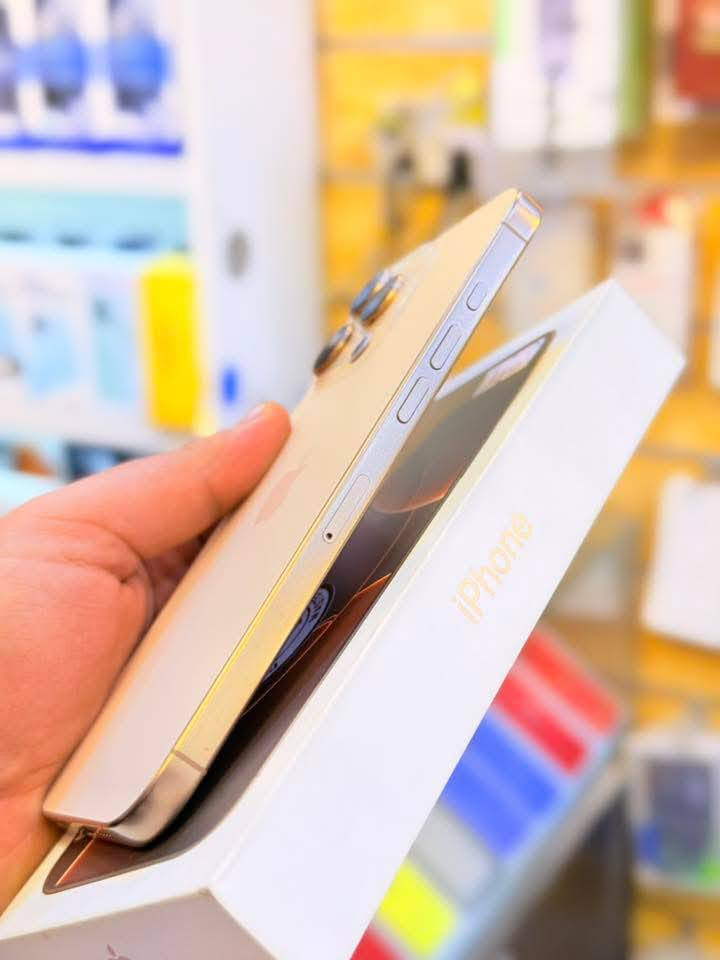 ايفون 16برو ماكس ذاكره 256بطاريه 98٪جهاز اخو جديد زلغ واحد مابي وتر بروف جهاز بمعنه كلامه نضيف عربي شرق اوسط اصلي ضمان ماستر لا مفتوح ولا مصلح داخل ضمان وكاله ملحقات كامله
سعر مليون و400الف
***********
