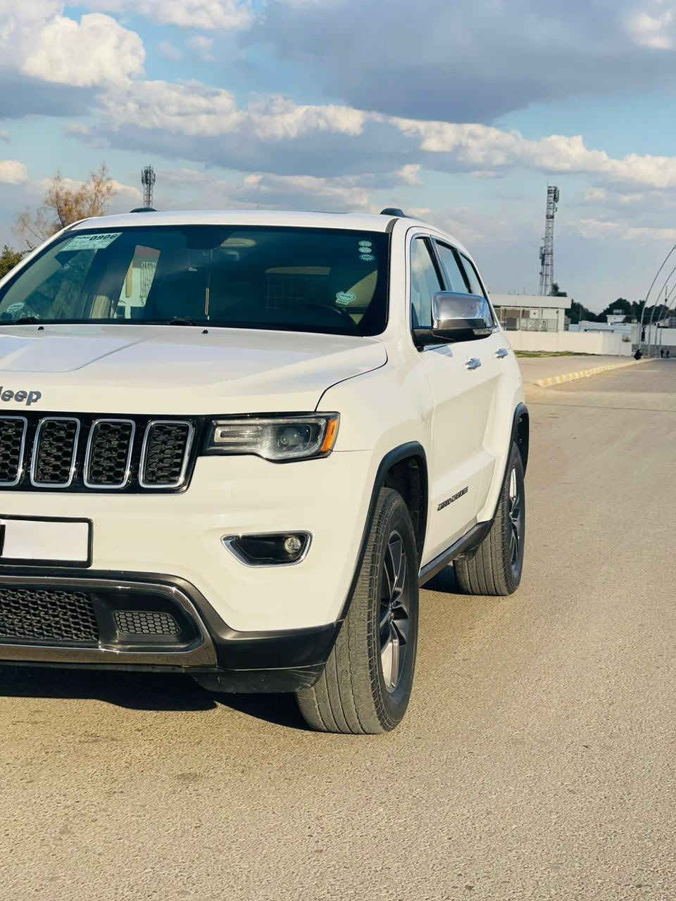 السلام عليكم
جيب لمتد موديل 2017
داخل بيجي 

بنوراما

مانع انزلاق

كشن خزن 

توقف ذاتي 

لايت زنون

تو ويل 

داخل بيجي 

ماشية 160 كم 

  السعر 265

مكفوله كفاله عامة 

ملاحظة السيارة للبيع فقط 

العنوان محافظة كركوك

ا

***********
