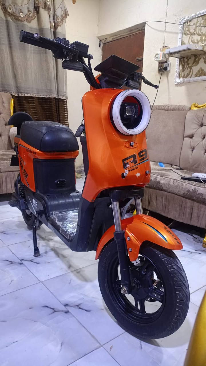 دراجه شحن ار 9كلش نظيفه وبطاريات كبار حجم32جدد قويات لا تصرف شحن ولا متفوخات سريعه وكامله كلش سعر 420بصره نواب ظباط مقابل مستشفى العسكري ***********
