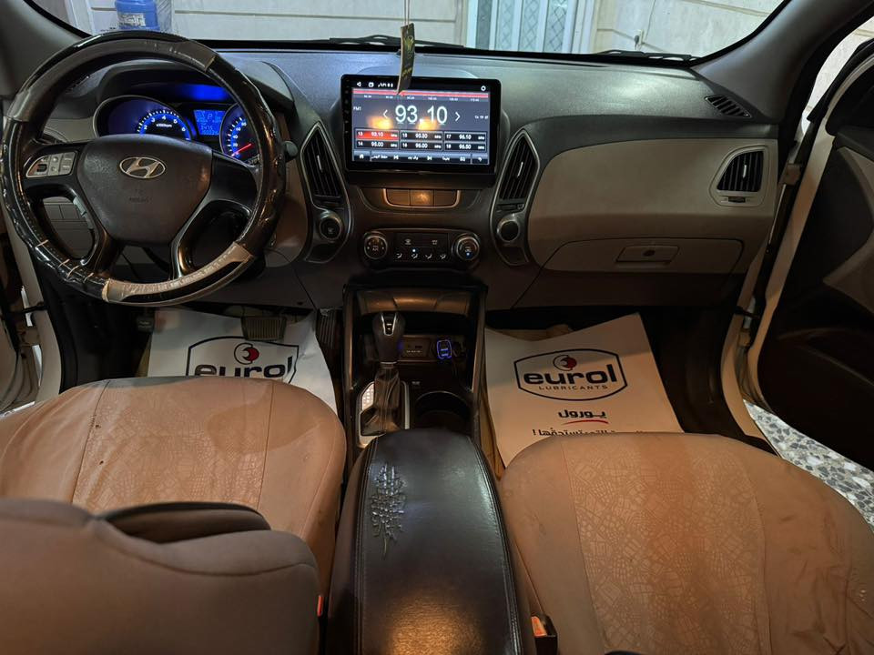 توسان ٢٠١٥ خليجي مكفولة بس بيها شخوط وكدحات مال الغسل بالبنيد
ماشية ١٦٠ الف
محرك وگير مكفول 
رقم بغداد ب اسمي
السعر ١٥٠ وبيها مجال
***********
