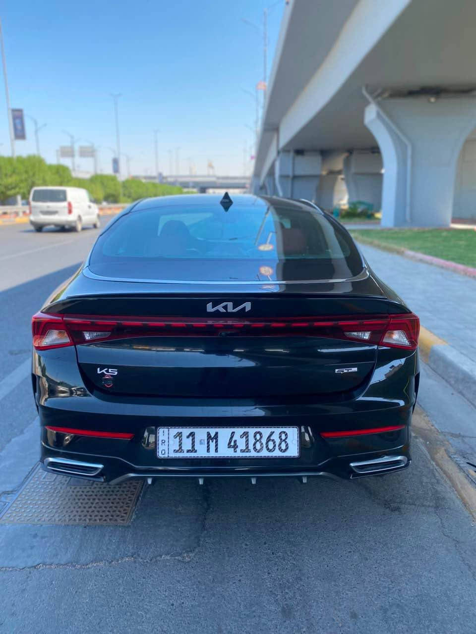 السلام عليكم عندي كي فايف للبيع 2023 KIA K5, GT-LINE فوول مواصفات 1/1 وارد امريكي حادثها بنيد فقط وبيها تعديل براس الشاصي سيارة جديدة ماشية 50 الف كيلو رقم بغداد بأسمي تحويل مباشر 
1-بانوراما 
2-بصمة 
3-شاشة جبيرة 
4-كامرة دوارة 
5-اشاير بالمري 
6-داخل احمر 
7-كشنات جلد 
8-كشنات كهرباء 
9-اوتو هولد 
10-تبريد منفصل 
11-هند بريك بصمة 
12-رادار امامي 
13-رادارات جانبية 
14-تحديد مسار 
15-قيادة ذاتية 
16-لايتات امامية زنون 
17-لدات امامية زنون 
18-بك لايت لد 
19-نظام كار بلي 
20-مكينة 1600 تيربو 
وبعد بيها مواصفات هواية مكان السيارة بغداد الطوبجي للاستفسار الاتصال *********** رايدها ب 138 وبيها مجال بغداد, العراق
