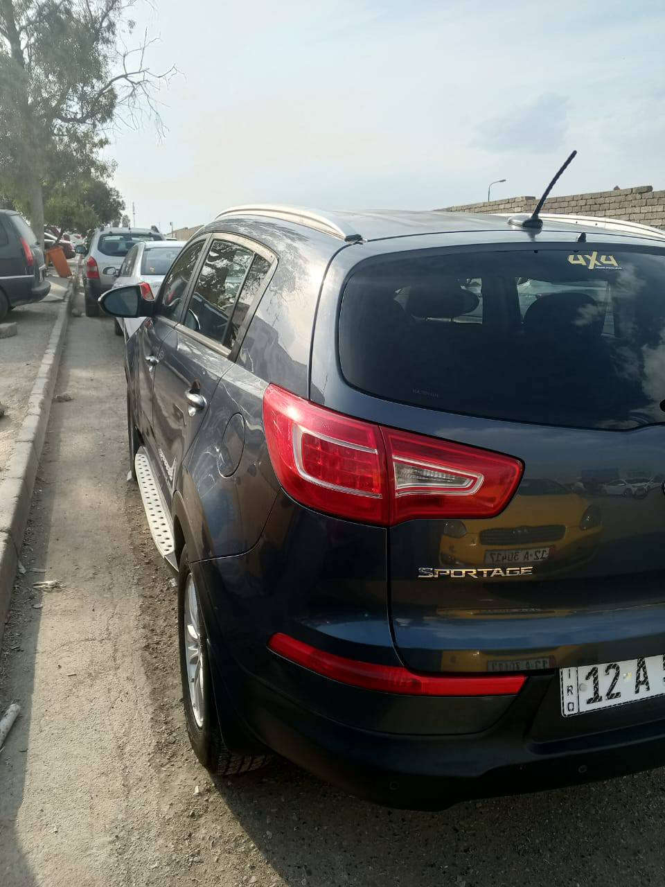 السلام عليكم كيا سبورتج للبيع 2012 ضرر بابين محرك 20 تبريد كير خير من الله رقم نينوى السيارة جاهزة وتحويل السعر 130 وبيها مجال للشراي رقم ***********
