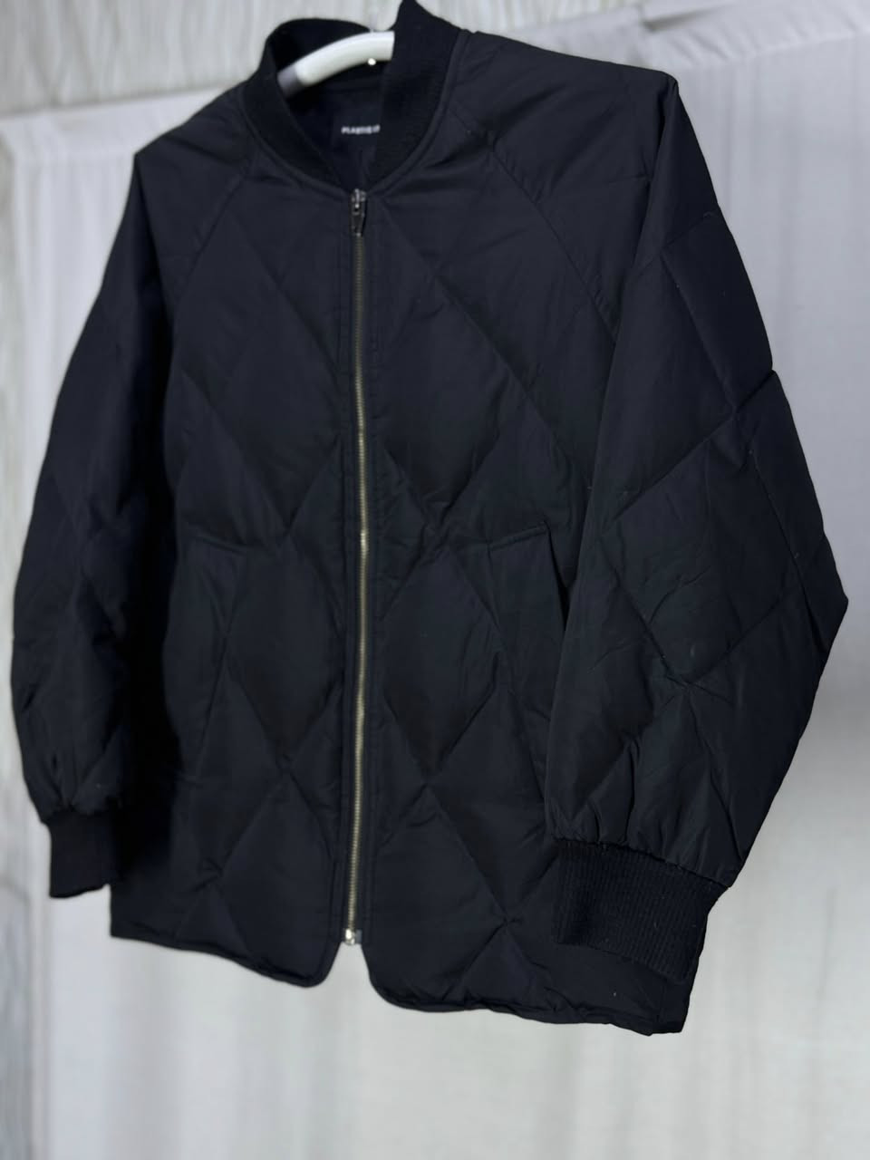 قمصله(PLASTIC lSLAND)سوبر كريم  
القياس  L تلبس وزن 80
ألون اسود فحم
النظافه 💯/💯  

يوجد توصيل 🚚 (بغداد -محافظات )
☎️رقم الهاتف :***********

للحجز -دايركت
