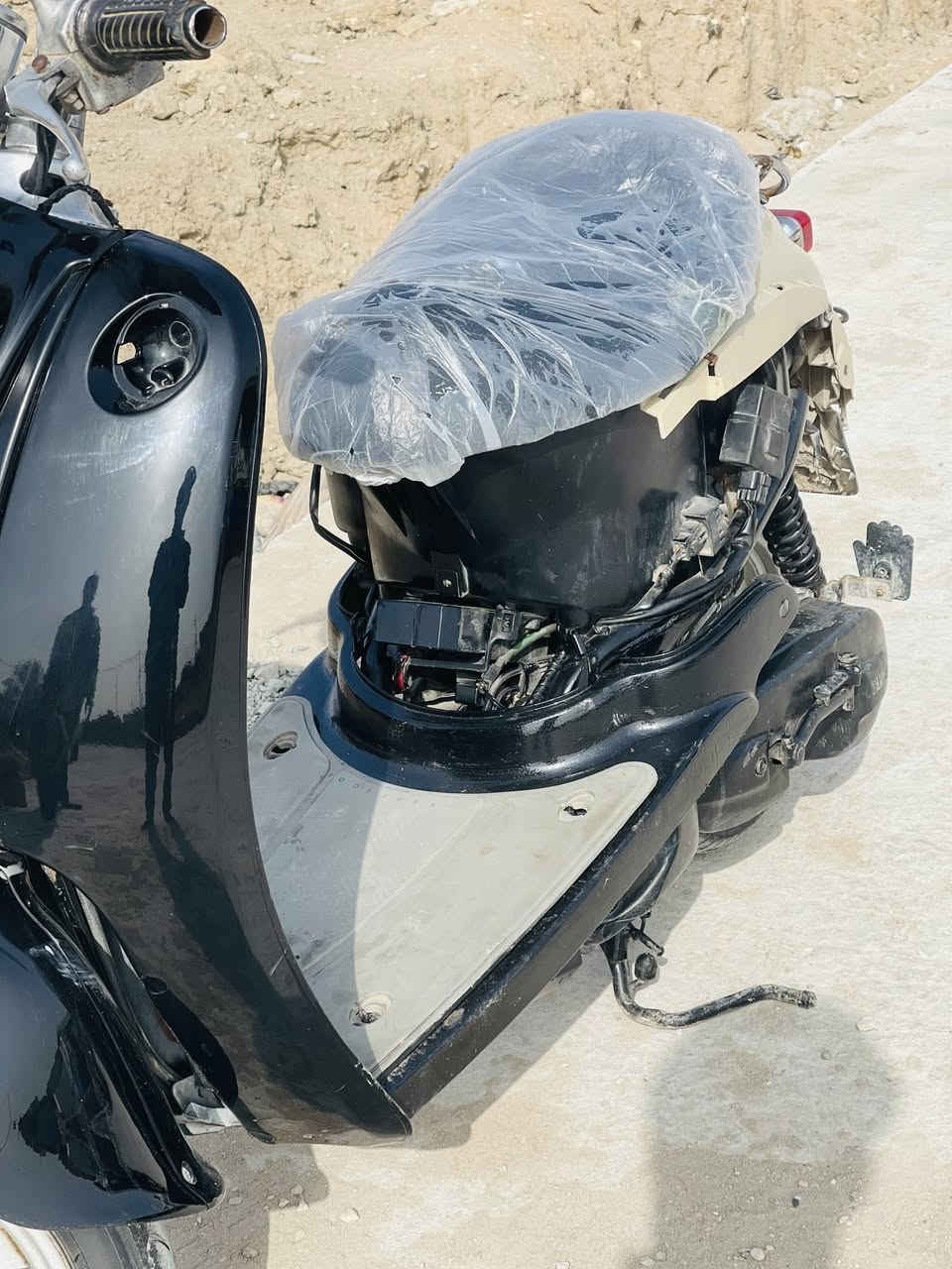 سلام عليكم دراجه مصريه لبيع السعر خاص دراجه كارتون كفرات كامله بس مشكله خلك ماكو نشدهن الدراجه خطين مفتوحه بس بستم بخدمت شراي هاذ رقمي  ***********
