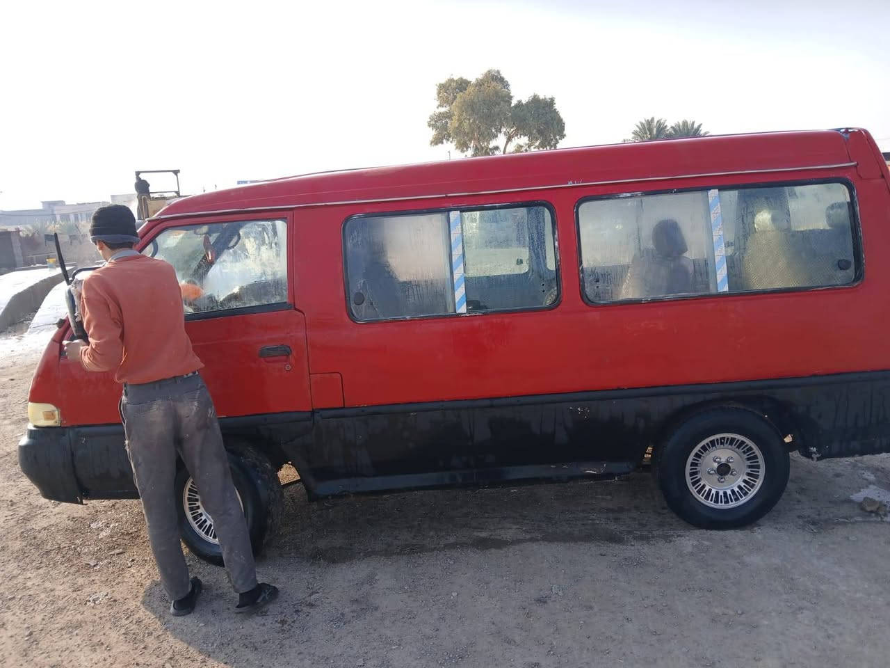 سلام عليكم سياره للبيع هوندا كاز جاهزه للعمل السعر 18 وبيهه مجال المكان بغداد رقم  ***********
