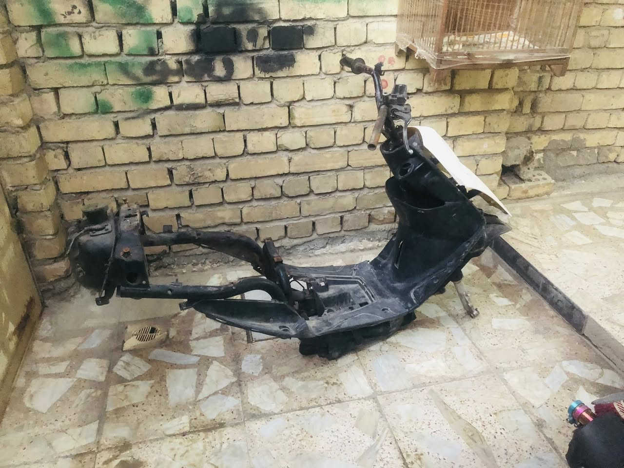 سلام عليكم
فشك ب٣٥
شاصي كامل ب٧٥ قفله
كلجات ب٣٠
مكاني بغداد لامين رقمي ***********
