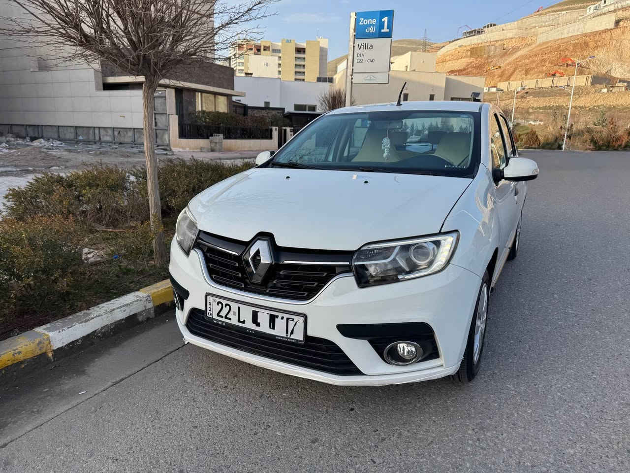 ڕینۆ سیمبول 
٢٠٢٠
بێ بۆ یاخ 
٢ پەڵە PDRهەیە 
سەیارەکە زۆر جوان و تازەیە 
٤ تایە تازەی لە ژێرایە 
هایدرۆلیک تازە گۆڕاوە 
کامل سیرفسی تازە بۆ کراوە لە مۆتۆڵ
تەپەی گێڕ و مەکینە و کارەبای هەموی بە شەرت
بێ تەرزەیە. سفری ئێرەیە 
تەحویل وەکالەت غەرامە بەشەرت 
شوێن سلێمانی 
*********** السليمانية, العراق
