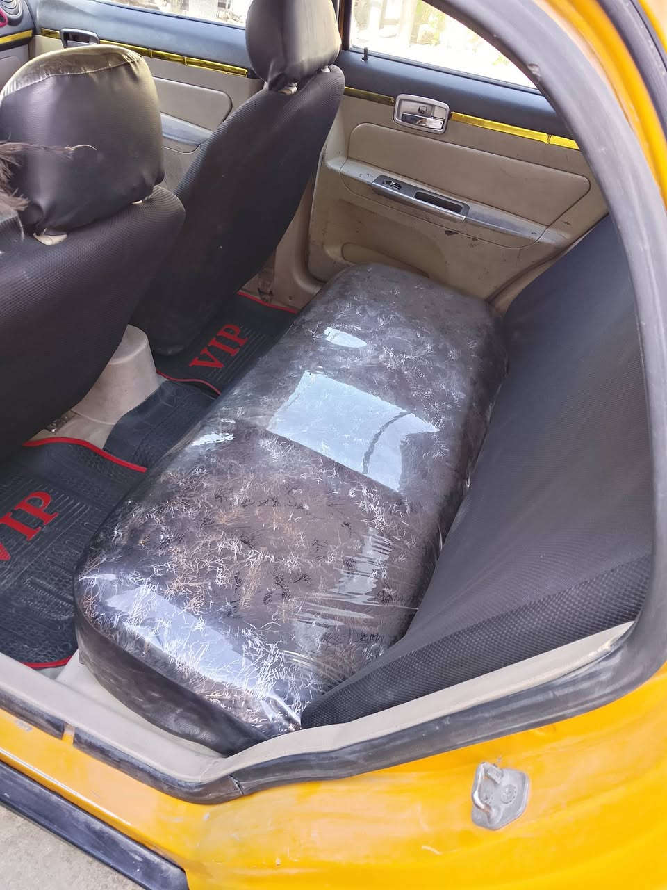 سلام وعليكم سياره سيكي موديل 12 رقم بغداد انكليزي كربون بيها محرك كير شرط شاشه بيها دوشمه نظيفه وايرمنيه كلها شغاله لايت زينون سياره بدون ضرر وخياس ما بيها شيء قليل تبريد يعوزوا بس غاز السعر 32 وبيها مجال وهذا رقمي بي واتساب***********ـــــــ***********
