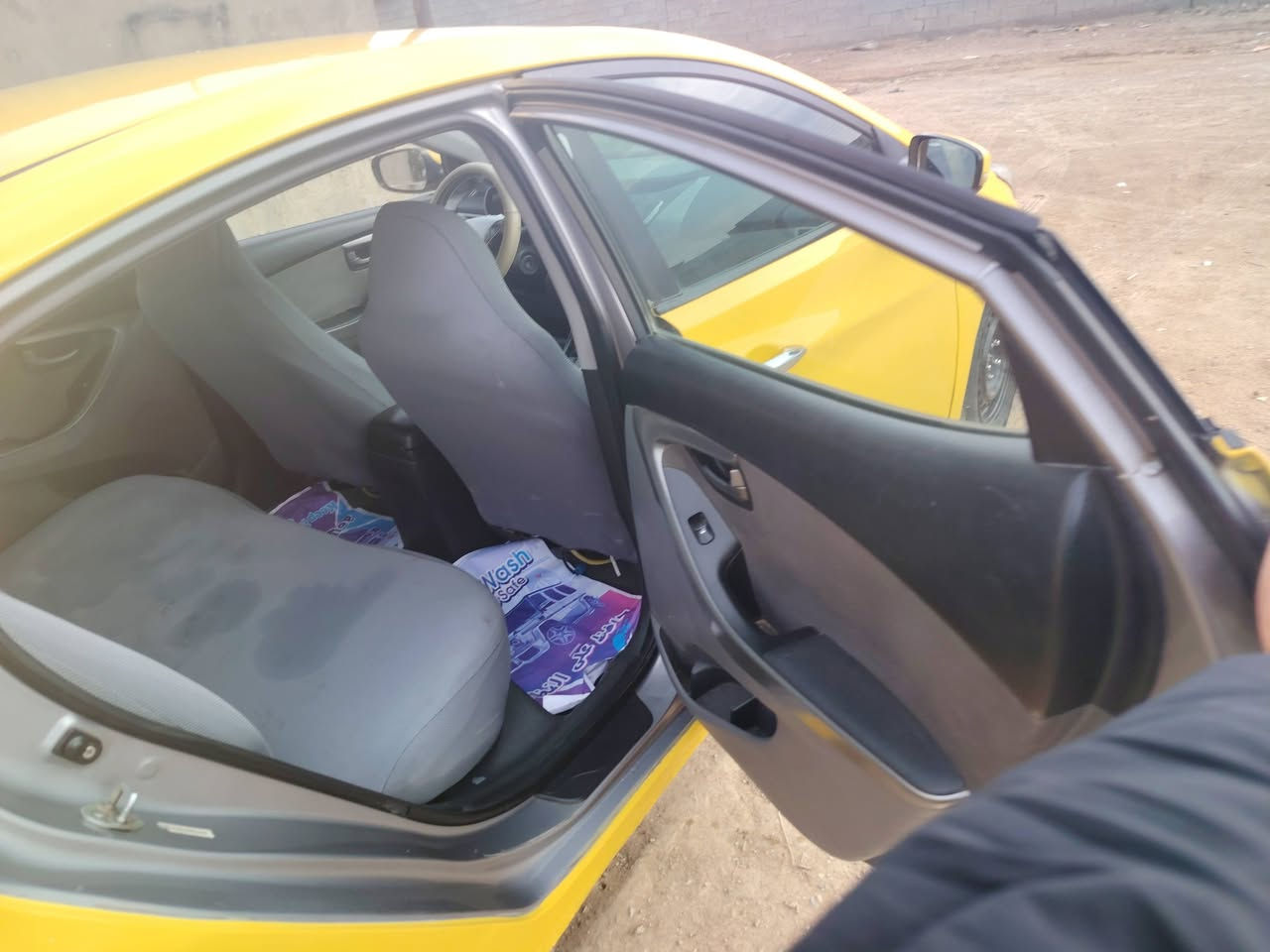 سلام عليكم لبيع الانتره مديل 2013 سياره ما نقصه اي شي جاهده سياره بسمي تحويل ثاني يوم رقم ميز سياره ورد امريكي محرك 1800 تخم تاير مصفره هيه وغرمات سياره ما نقصه اي شي سعر 90 وبيه مجال حق الجيه لستفسار عل رقم صاحب سياره ***********
