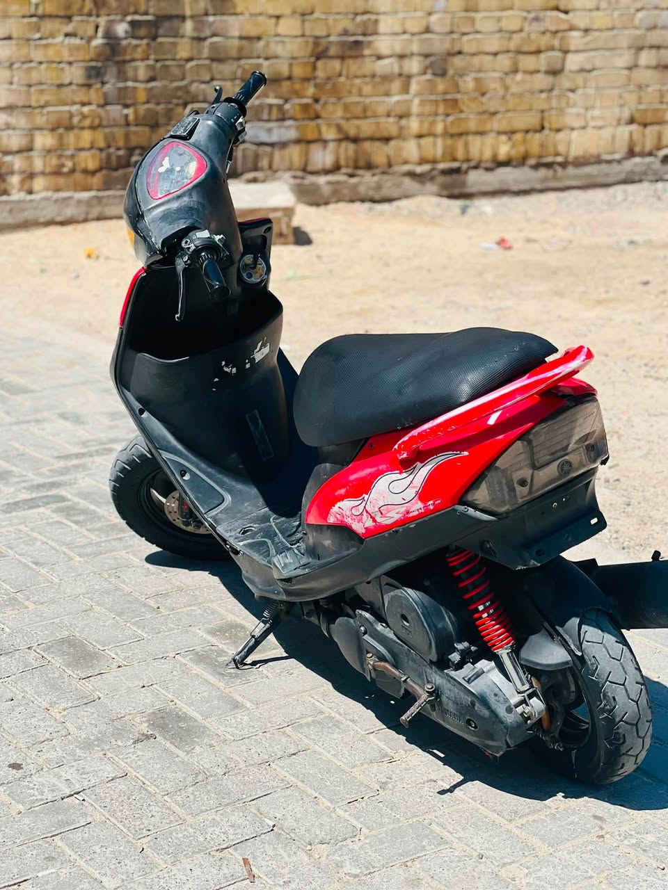 سلام علايكم دراجه ماكس عدل دراجه مكينته خير من الله وخرسه السعر 400وبيهه مجال بسط مكاني حيور 👍***********
