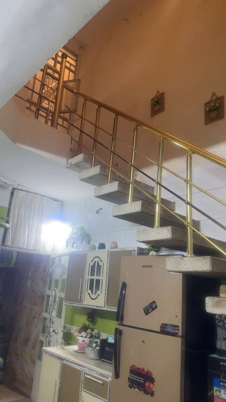 سلام عليكم 
بيت طابو صرف مساحه ٨٠متر مدخلين
واجهه ٤نزال ٢٠بناء ٢٠١٧مكان حي اور خلف سوق الصبات رقم الهاتف ***********
