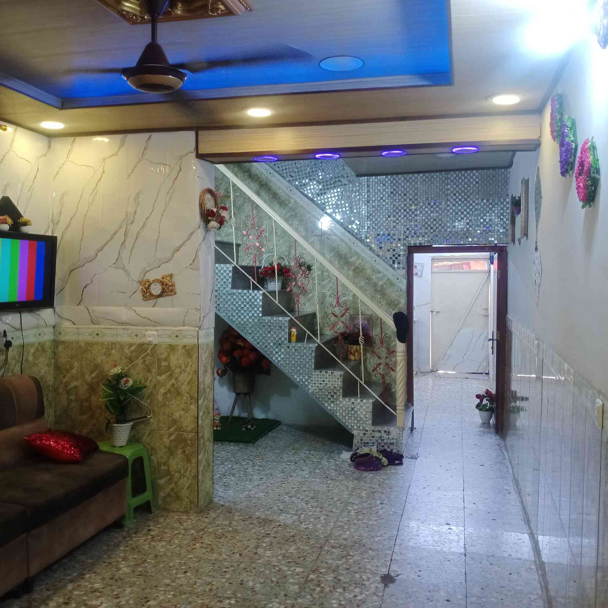 السلام عليكم بيت 150متر طابو صرف العنوان جسر ديالئ القديم بين شارع ستين وسبعين قرب حسينيه رسول الاعظم الواجه5والنزال 30بيت يتكون من اربع غرف نوم صالة استقبال مطبخ اس استفسار على الخاص ***********
