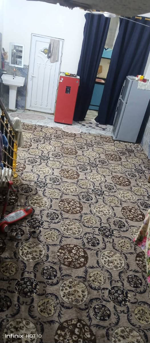 السلام عليكم 
دار للبيع المساحة ٢٠٠ م بمربع ال ١٢ الف شارع الطليبات طابو صرف رقمها ١٢٦٤٥
مبني منها ١٥٠م و باقي ٥٠م كما موضح بالصور 
***********
