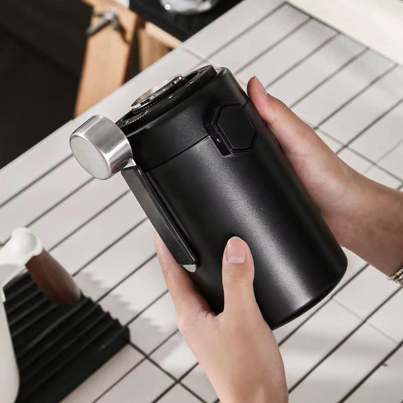 عرض خاص لعشاق القهوه
حافظة حبوب القهوه بسعر 18 الف
بسعة 200 غرام حبوب
مقياس حراره لمراقبة الرطوبه
صمام عادم احادي الاتجاه
 مغرفه حبوب مغناطيس 
ساعة تاريخ 📅 
متوفره بلون الاسود / الابيض 
متوفر جملة ايضا 
***********
