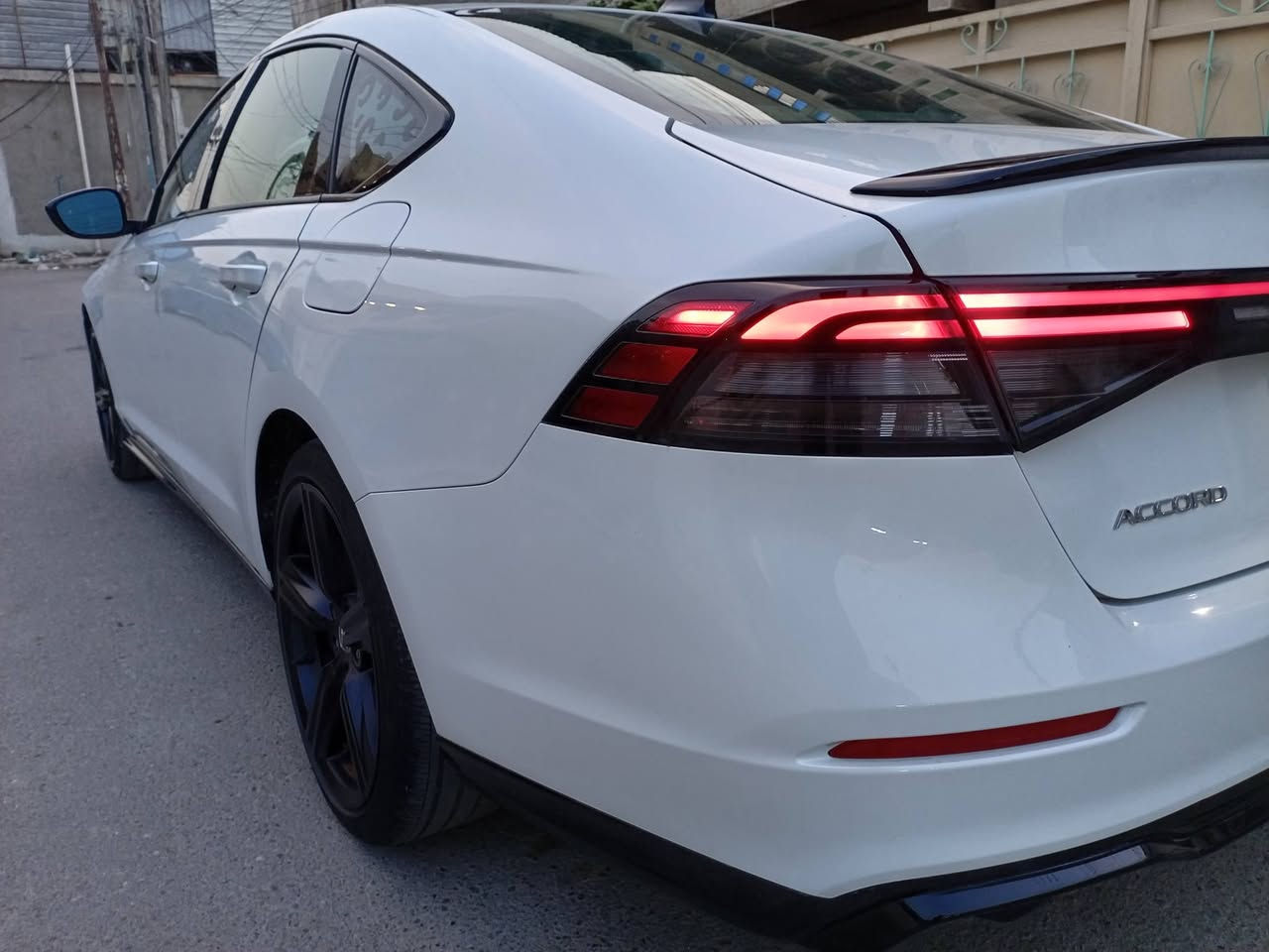 هوندا اكورد هايبرد وارد امريكي 2024  )
بالجديد مرقم. بغداد 
فئة SPORT L
عدد المسافه  7الف  يعني زيرو 
• المحرك 2000 تنفس طبيعي
• شاشة كبيرة
•فتحه
• كاميرا خلفية 360
• كرسي كهرباء جلد
خزن ميموري 
• رادار امامي
• مانع تصادم
• محدد مسار 
• تصحيح مسار
• شفتات بالستيرن
• مثبت سرعة
• مانع انزلاق
• دخول ذكي 
• إنارة ترحيبية
• هندبريك كهرباء
•لايت عدسات زينون
• نظام اوتو لايت Auto
• لايت العالي زنون 
• حساسات مطر 
• حساسات دخول الإنفاق
• حساسات ضغط هواء الإطارات
• أوامر صوتية
• 3 أنظمة قيادة (eco, ev, sport)
• بلوتوث
• مدخل USB + AUX
السيارة بدون صبغ بدون تبديل فقط بارد مكانات صغيره بالبنيد وجاملغ امامي بدايته وجاملغ خلفي وتكحيل فقط موضح بالصور  
،، بدون ارباك،، بدون ارباك 
المكان بغداد
الغزالية
السعر 210 وبيها مجال
للاستفسار
 ***********
***********
للبيع فقط
