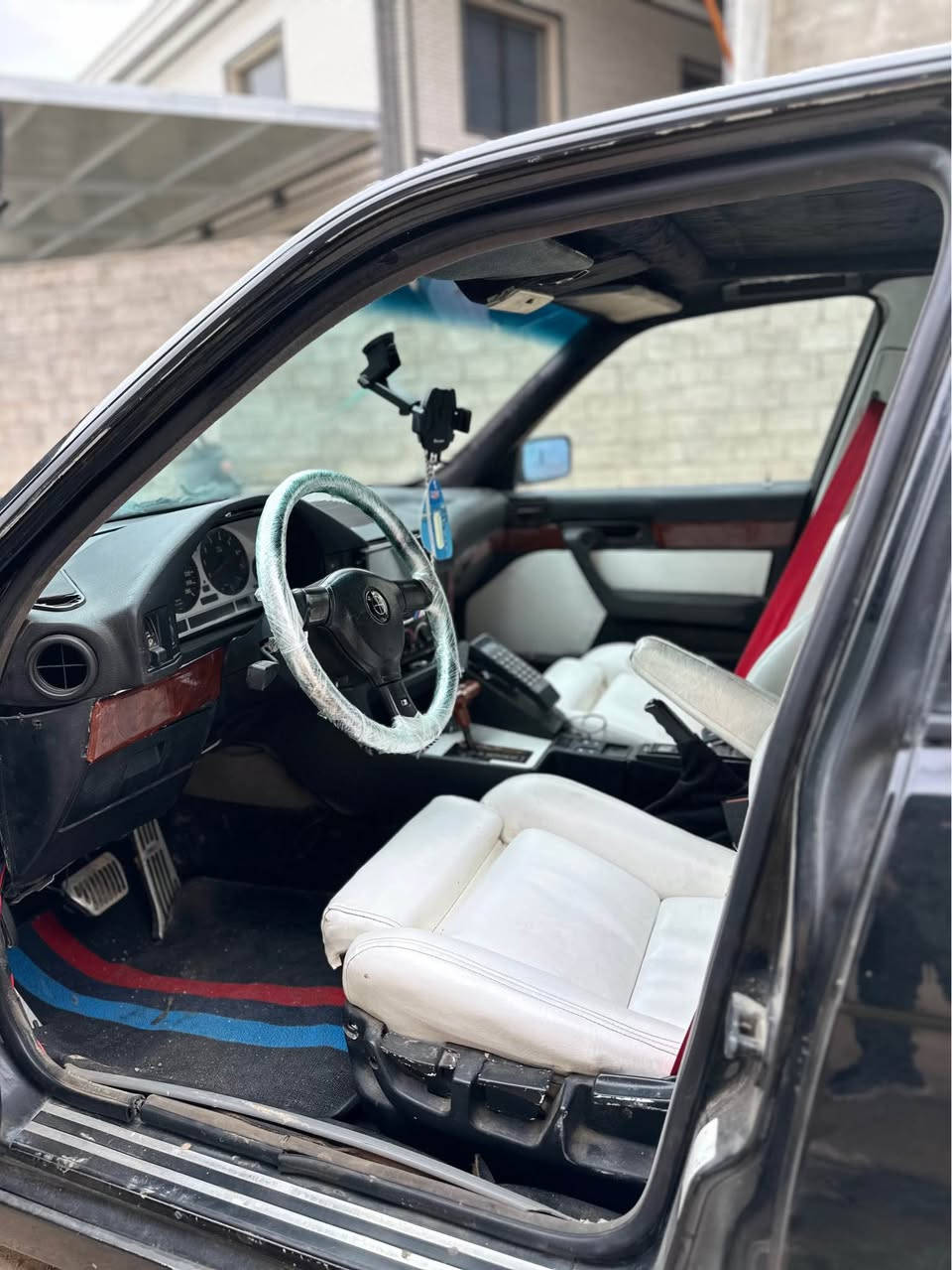 بيئيم ٥٢٥بيلادي  مؤديل ١٩٩١  تازة عةمة لؤ جواني سةقفي بي قةترةو مةعجون بي ليدانوو دةعمة  مواسةفات تؤماتيك جار جام كارةبا كوشن جلدو صياحي ٧ باليفة ٣ شاشة و تةلفزؤني سندوق ليدي ١٨ پارجة  دةبل هةوا سةقف رؤز رايز ويلي m18 تايةي نويي دةعامي پشتو پيش M  دةبل تةنةفؤن  سوكان M  لايت ئةلقةي rjp ملةوةن    ناو دةرةوة كامل M  تاخم صةيدةليةي بيلادي تيداية كامل فؤرميكا  دوو پةردةي بيلادي سعري ٩٦$ وةرةقةو كةمي مةجالي برايانة گؤرينةوةش دةكةم لةسةر دل گرتن ژمارةي موبايل *********** أربيل, العراق
