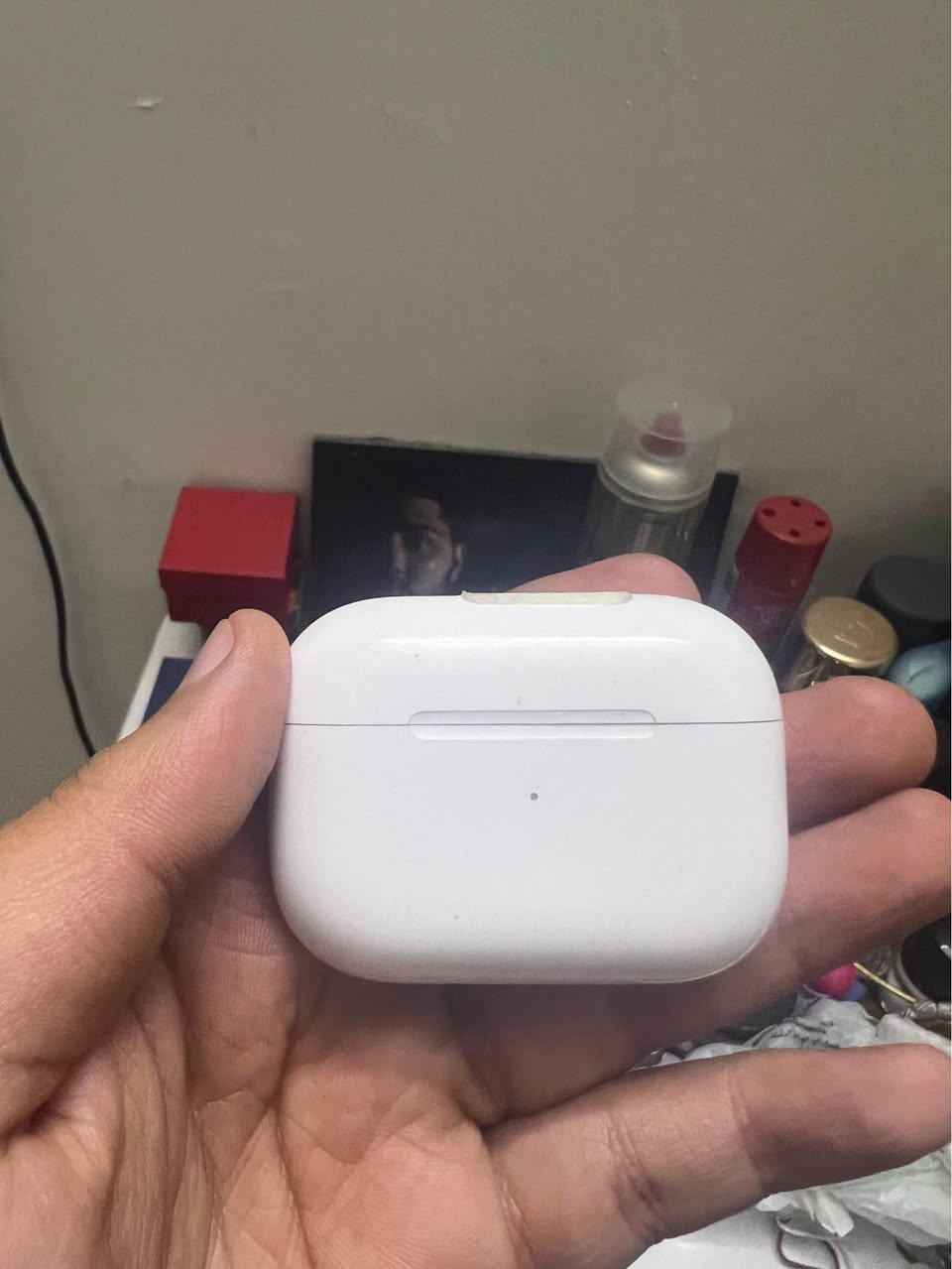 🎧 للبيع: Apple AirPods Pro (الجيل الأول) بحالة ممتازة

سماعات Apple AirPods Pro (1st Generation) أصلية، استخدام خفيف جداً وحالتها نظيفة مثل الجديدة.

✨ المواصفات:
• عزل الضوضاء النشط (Noise Cancellation)  
• وضع الشفافية لسماع ما حولك  
• صوت نقي وقوي من Apple  
• بطارية ممتازة تدوم لساعات  
• علبة شحن أصلية  
• سيليكون الأذن مريح وقابل للتبديل  

📦 الحالة: مستعملة استعمال خفيف جداً ونظيفة  
🔋 البطارية: تعمل بكفاءة عالية  
🎯 سبب البيع: عدم الحاجة  

💰 السعر: 120 الف قابل للتفاوض للجادين  
📍 الموقع: (بغداد الاعظميه )  
📩 للتواصل: عبر الخاص

⚡ بغداد, العراق


**إذا كنت صاحب هذا الإعلان وتريد حذفه لأي سبب، رجاءا أرسل رسالة إلى الدعم الفني**