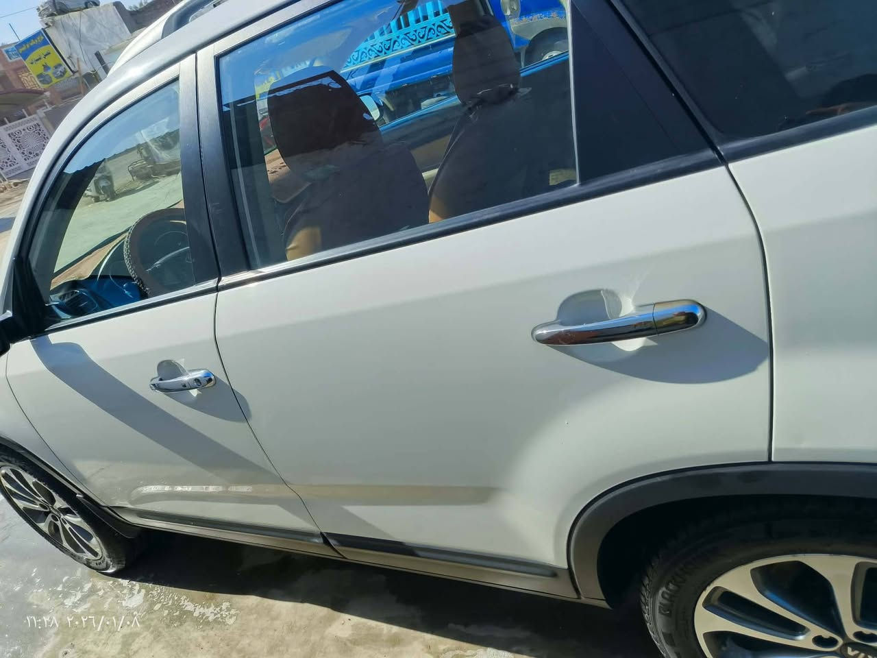 سلام عليكم سورنتو للبيع فول مواصفات ماعدي البنورامه بصمه تشغيل بصمه ابواب تحكمات  ستيران مري شفط مكفوله كفاله عامه 2014 اربعه سلندر. رقم التلفون ***********
