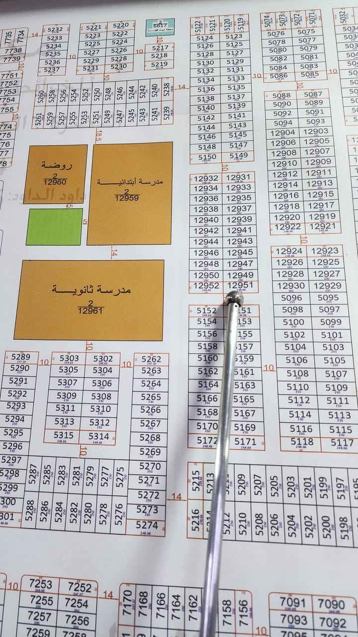 نص قطعة ركن داخلي 
المساحة الكلية ١٢٤متر 
توزيع الغاز  قرب المدارسوالخدمات
للبيع السعر ٥٥مليون
تحويل وكفالة 
***********
