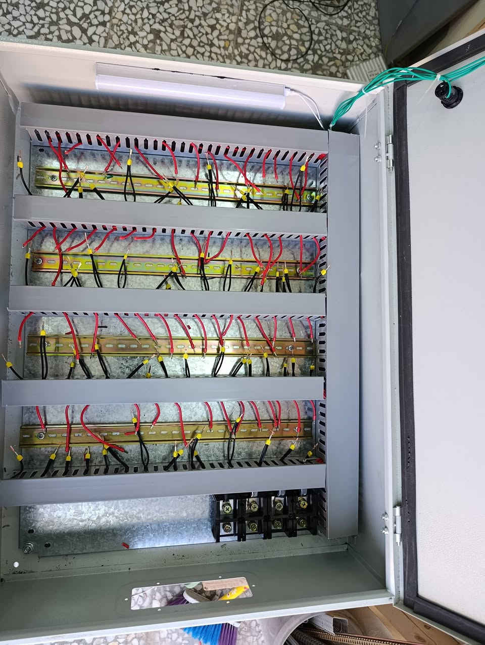 كابينة مولدة 60خط قياس 60/،80
للاستفسار ***********
