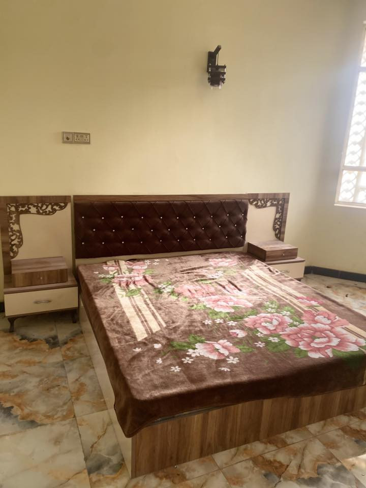 ثلااث غرف متكونه من  كنتور وميز تواليت وجربايه نفرين  نضيفات اخو الجديد سعر الغرفه الوحده 400 الف وقابل للتفاوض  للاستفسار اكثر   راسلني على هذا الرقم ***********
