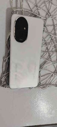 هونر 200 5g لون ابيض لؤلؤي مكفول نضيف نقص شاحنة ويا باكيت وكفر السعر32...