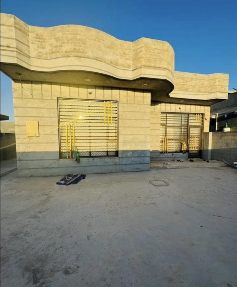 سلام عليكم ورحمة اللّه وبركاته
•• الدار للبيع مع نصف دونم
العنوان واسط الحفريه القطنيه الغربيه قرب محطه الغياث.
مساحه البنيان 200م مع نصف دونم واجهه الشارع العام طريق
(كوت-بغداد)
بحتوي الدار على (2غرفه نوم-استقبال-مطبخ حار+بارد-صاله ضيوف-حمامات-كراج- حمامات خارجيه عدد2-حديقه كبيره
خارجيه)
للاستفسار: ***********
